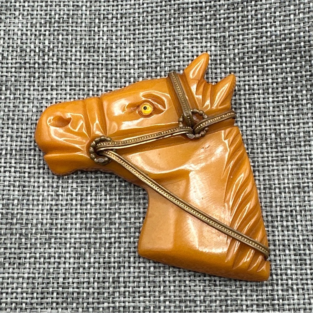 Butterscotch‎ Bakelite Carved Horse Head Brooch 1930's Pin #222
